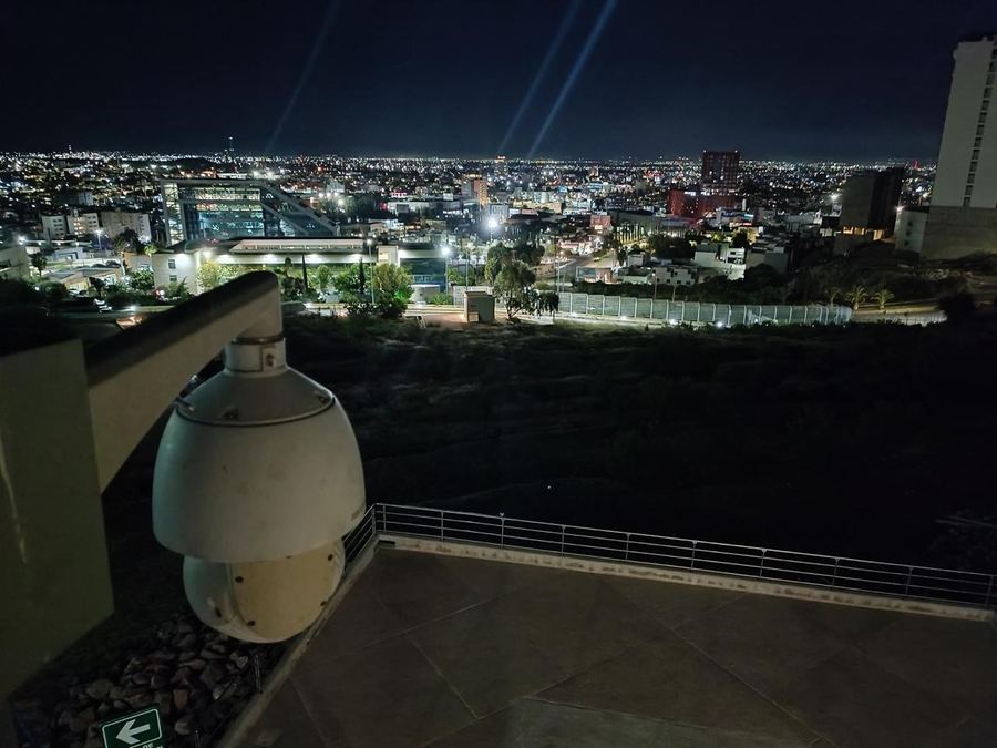PTZ con vista panorámica nocturna