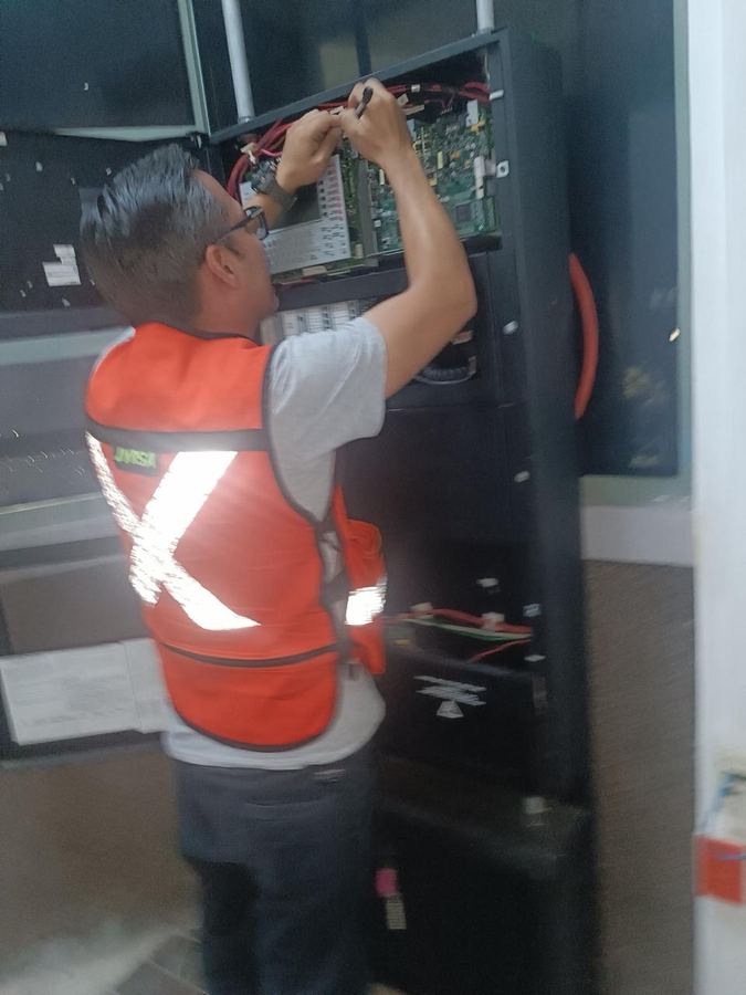 Servicio a gabinete de control